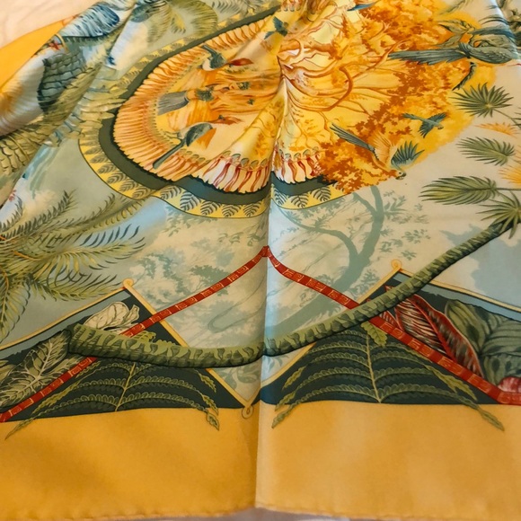 Fabulous Hermès scarf. Bought in Paris. - Picture 8 of 9